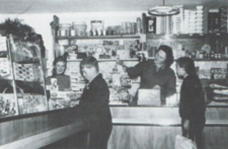 Historische Aufnahme des Geschäfts am Marktplatz Großarl